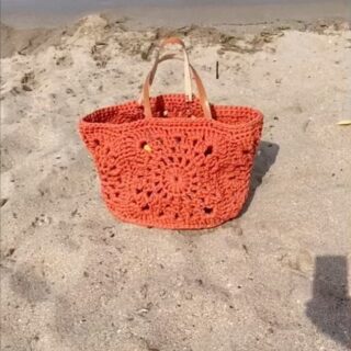 Summer…
.
Pattern coming soon 🔜 @hoooked.zpagetti 
.
.
.
#crochetallday #hækle #häkeln #hekle #sustainablelife #virkkaus #makersgonnamake #crocheteveryday #crochet  #hakenisleuk #sustainablefashion #byanad #moderncrochet #crochetdesigner #ourmakerlife #enjoythesmallthings #happycreativelife #crochetersofinstagram #crochetbandana #crochetprojectbag #crochetlife #crochetersoffheworld #crochetinspiration #easycrochetpattern #crochet_relax #crochetbag #grannysquarebag